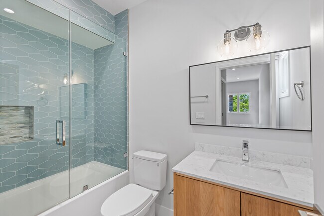 On-suite bathroom - 321 S Swall Dr