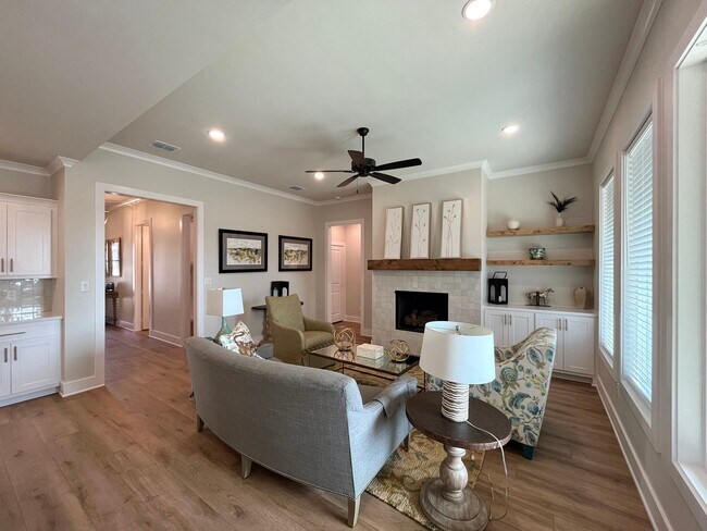 Building Photo - 7123 Alexander Dr
