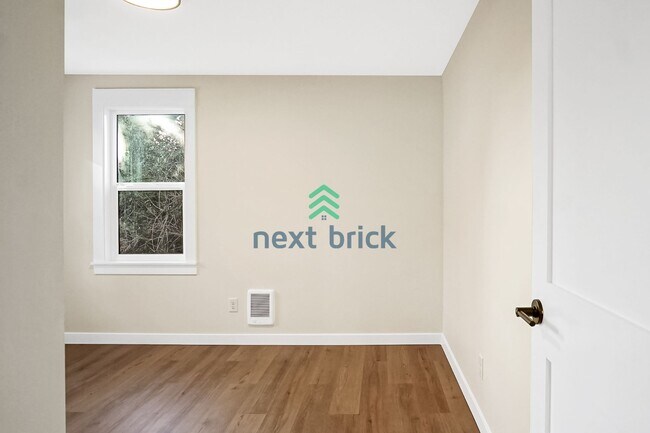 Building Photo - BEAUTIFUL FULLY RENOVATED 2 BED 1 BATH FOR RENT – PRIME WEST SEATTLE LOCATION