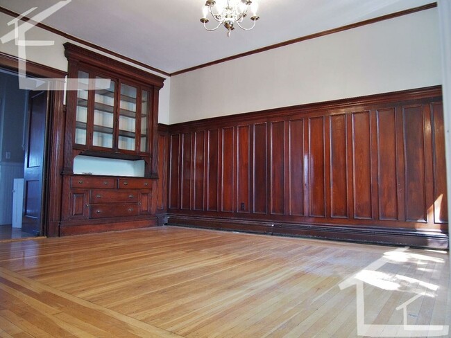 Building Photo - Unique BU Apartment
