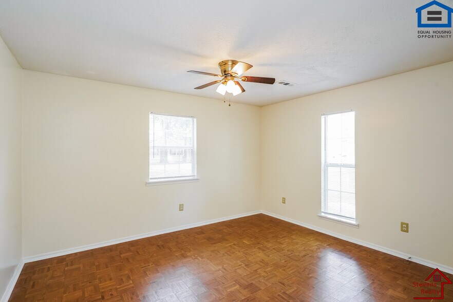 Building Photo - 140 Bybee Woods Dr