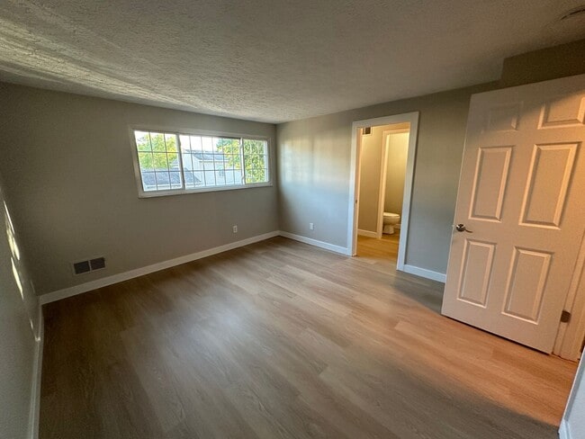 Building Photo - 3BR/2.5BA Townhome for Rent in Middletown - Recently Renovated!