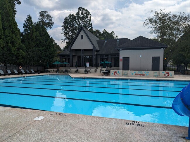 Building Photo - 4 Bedroom Home in Winslow Bay!