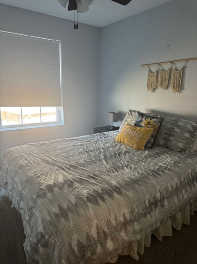 Building Photo - 3/2/2 Gated Community, Fenced Yard, Pool Access