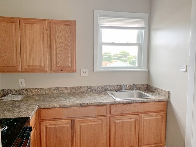 Building Photo - 1919 Grove Ave