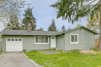 Building Photo - Kirkland Rambler with Central A/C!