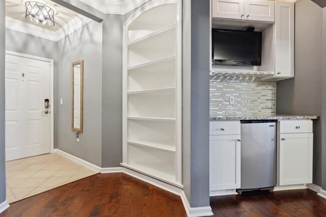 Building Photo - 1850 Cotillion Dr