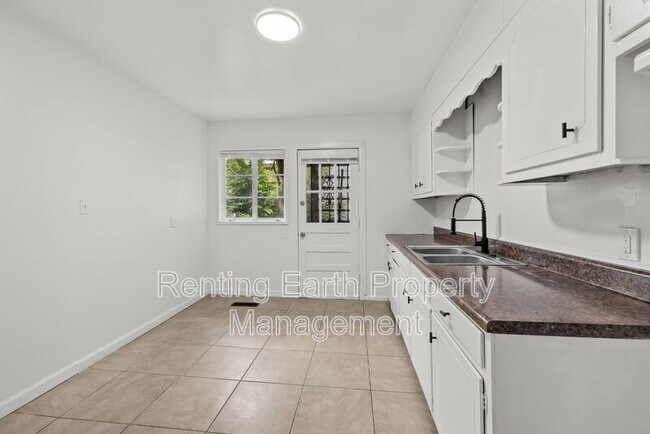 Building Photo - 2124 47th St Ensley