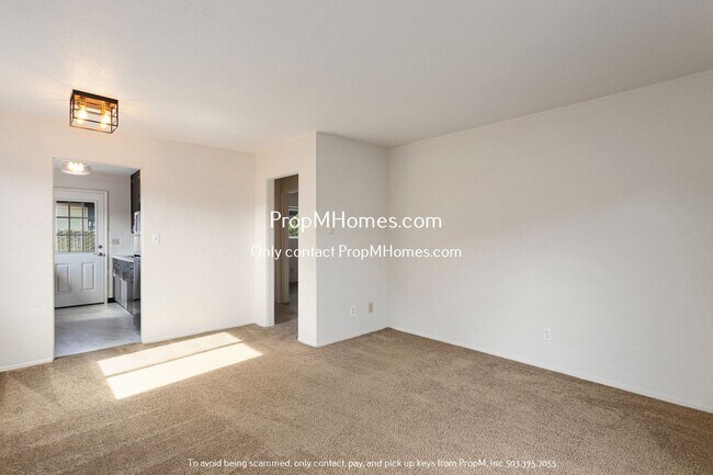 Building Photo - Move-In Special! Sleek 2BR in NE Portland ...