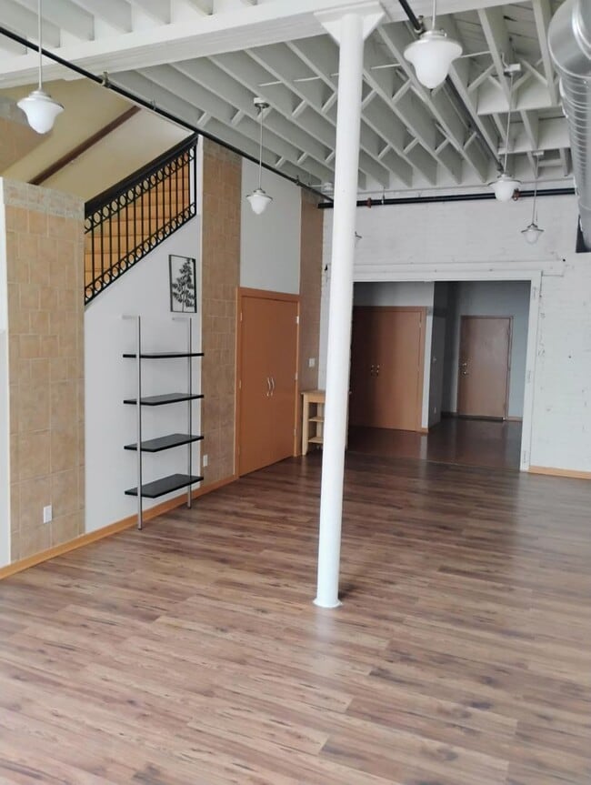 Primary Photo - 1 BEDROOM 1.5 BATH IN DOWNTOWN CHAMPAIGN