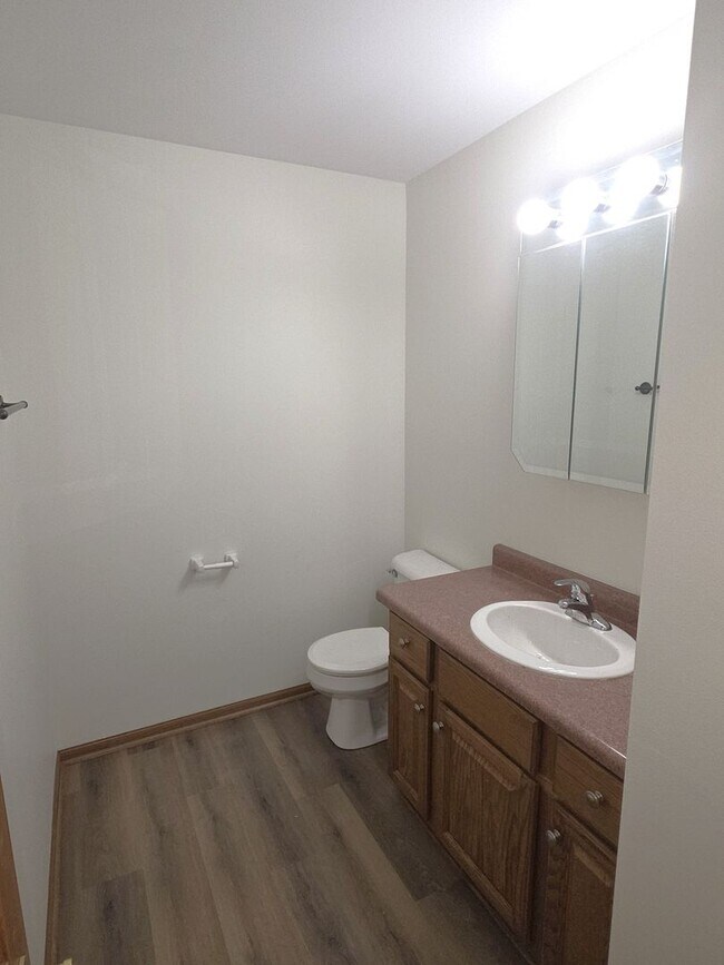 Building Photo - 3205 S Ridge Crest Ct