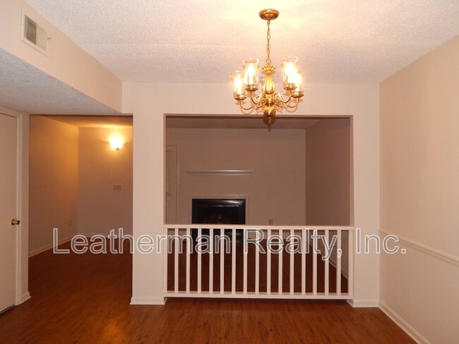 Building Photo - 738 Coventry Ln