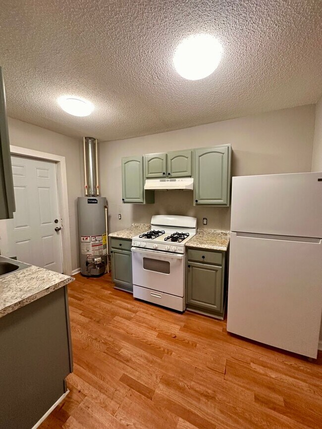 Building Photo - 3742/3748 Ogg Ave Brunswick