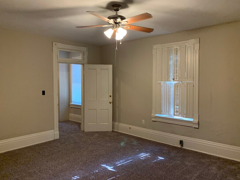 Building Photo - 114 Parker St