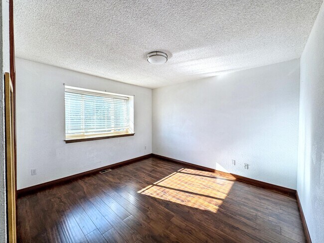 Building Photo - 18203 E Berry Dr