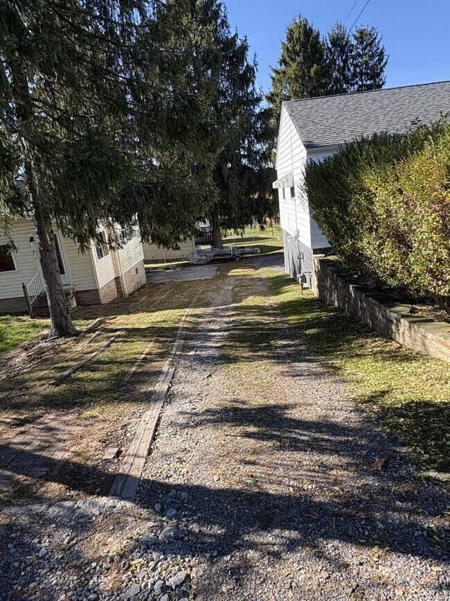 Building Photo - 22 Savannah St