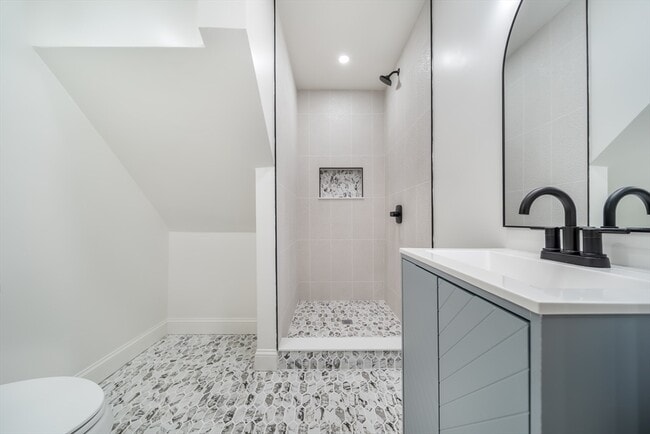 Building Photo - 9 Knollin St