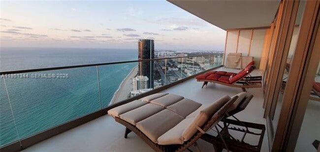 Building Photo - 18975 Collins Ave