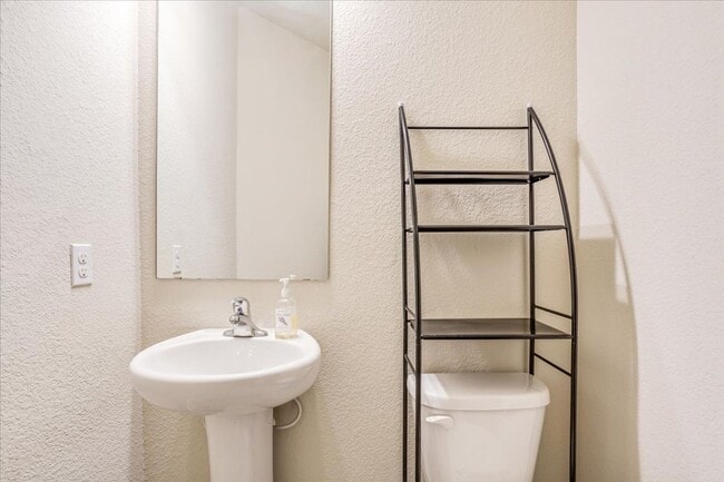 Building Photo - 4/2.5 in Midway ISD