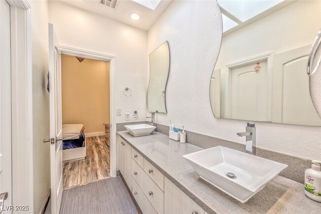 Building Photo - 8129 Pacific Cove Dr
