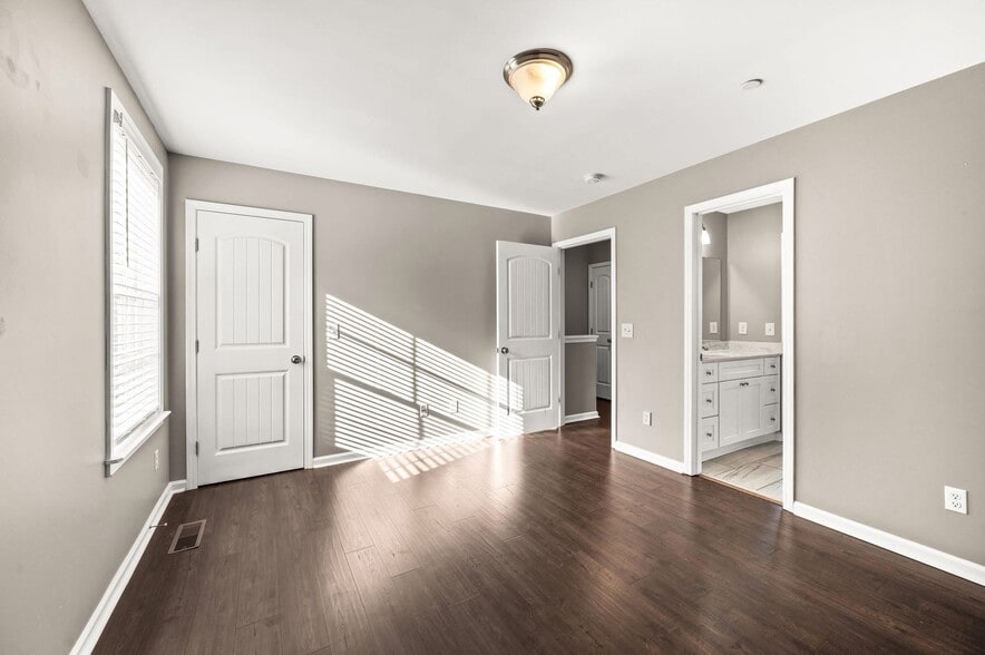 Building Photo - 7213 Rosemary Ct