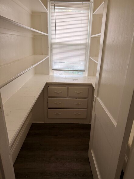 Building Photo - 392 Court St