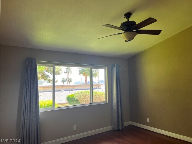 Building Photo - 513 Woodcrest Ct