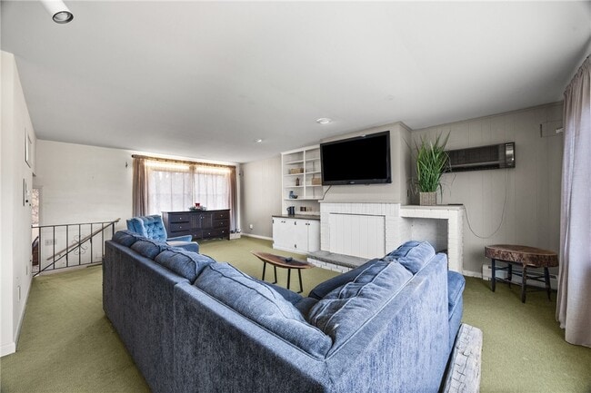 Building Photo - 373 Genesee St