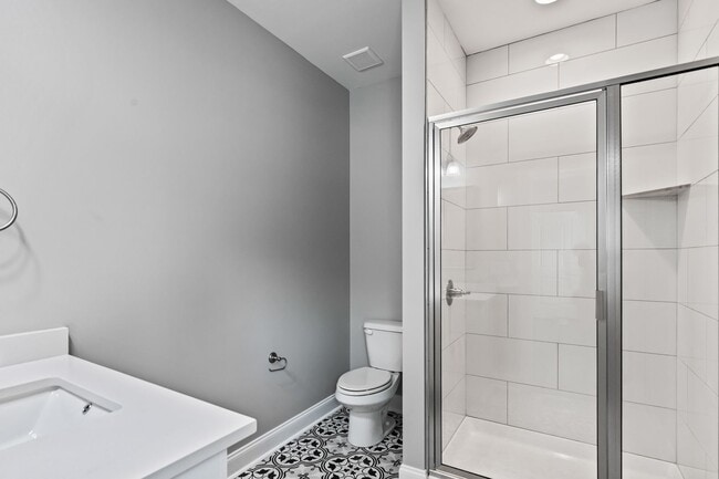 Building Photo - Available July 15th!