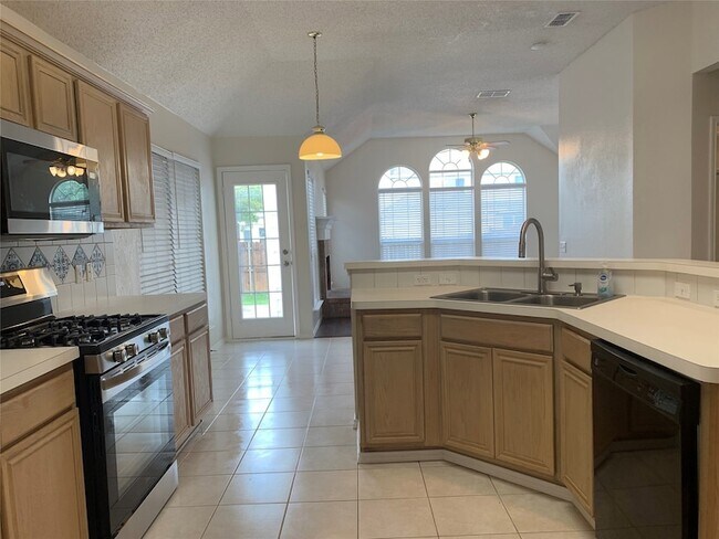 Building Photo - 4725 Park Bend Dr