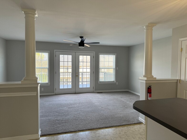 Building Photo - 15 Lombard Ln