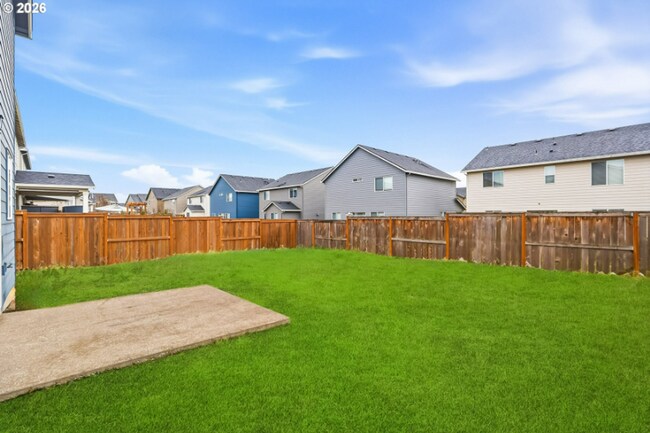 Building Photo - Stunning 3 Bedroom with Bonus Room | Solar Panels, Stainless Steel Appliances & Fenced Backyard