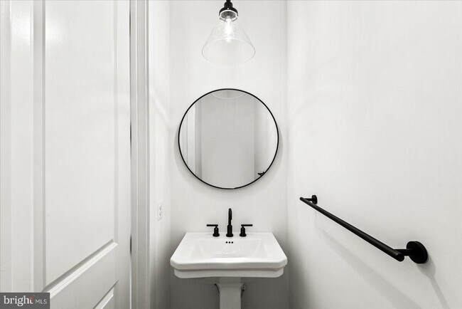 Building Photo - 9407 Pacific Elm St