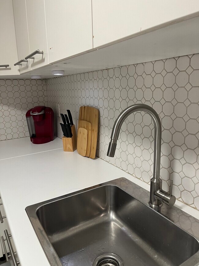 Building Photo - 55 Sea Park Blvd