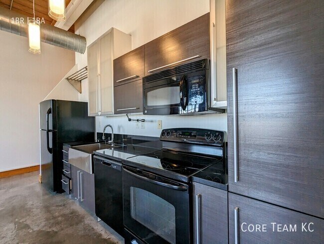 Building Photo - 382 W 22nd St