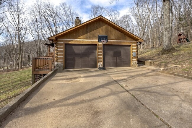 Building Photo - 1762 Burke Hollow Rd