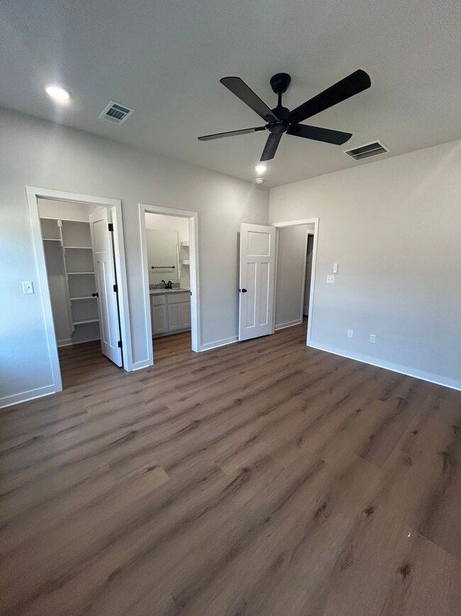 Building Photo - 621-623 Cosmos St