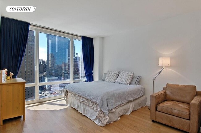 Building Photo - 247 W 46th St