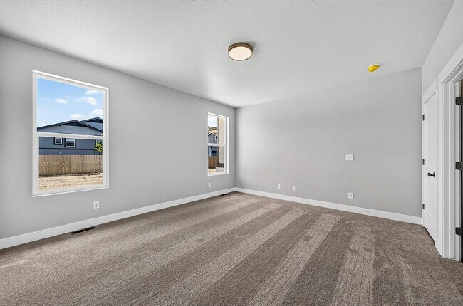 Building Photo - 10207 Waterton Cyn Wy