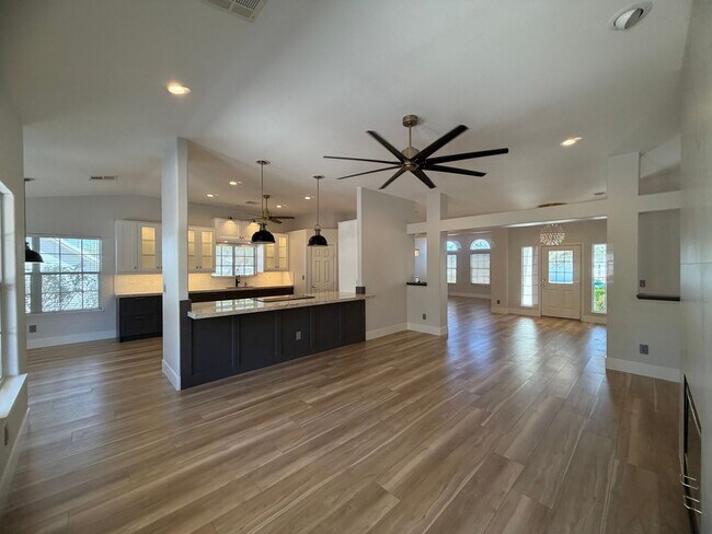 Building Photo - BEAUTIFULLY UPGRADED SINGLE FAMILY HOME - 3 BEDROOM, CORNER LOT WITH VAULTED CEILINGS