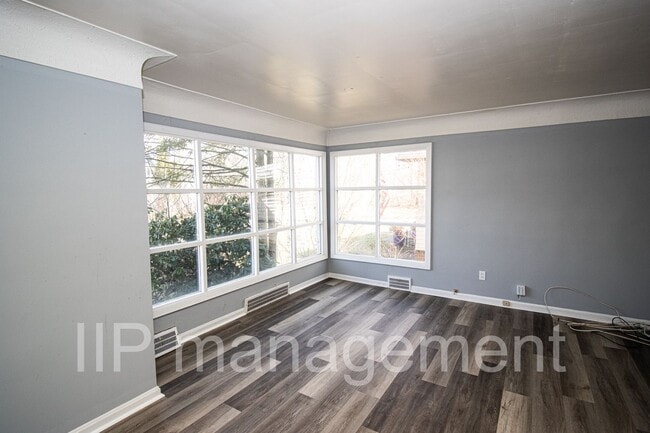 Building Photo - Cleveland Heights Spacious 3bed Home - Sec...