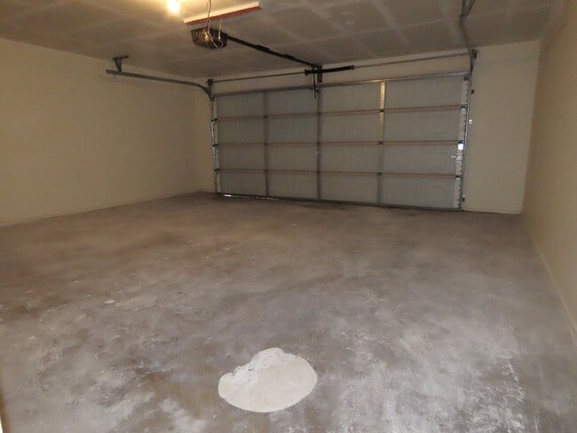 Building Photo - South Tyler! 3 Bedroom, 2 Bath Duplex w/Garage