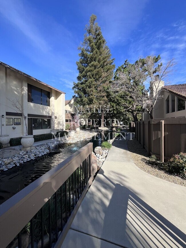 Building Photo - COLO370