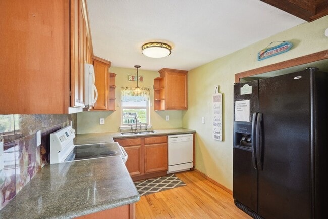 Building Photo - 4211 San Jacinto Dr