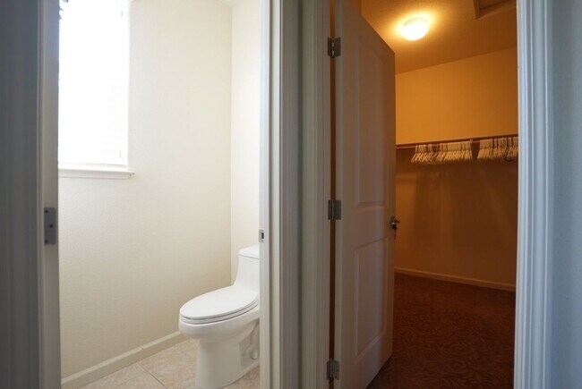 Building Photo - Four Bedroom Napa Home