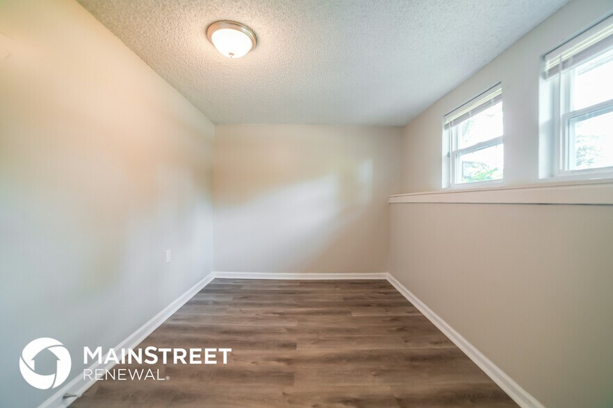 Building Photo - 601 S Central St