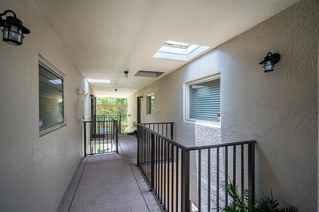 Building Photo - 183 Deer Creek Blvd