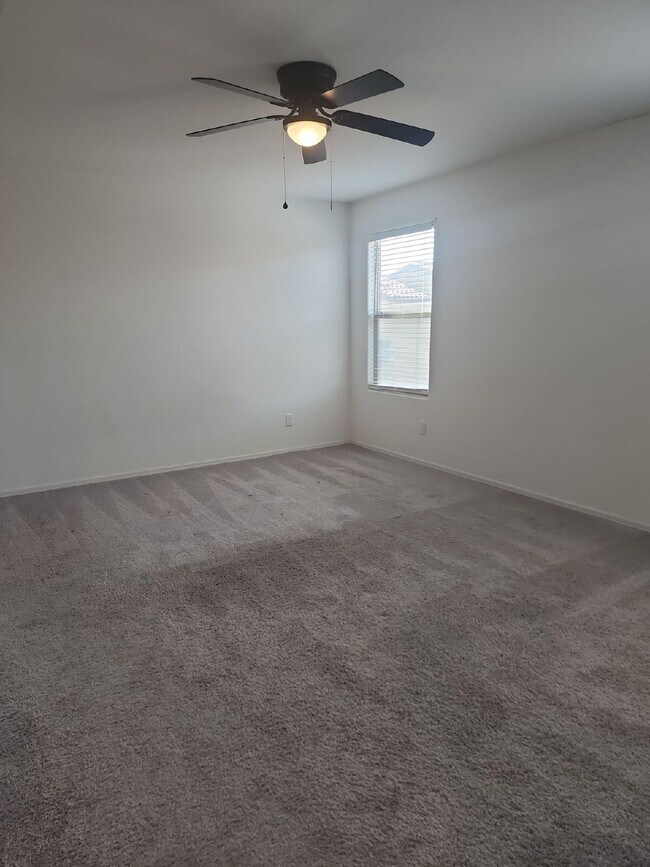 Building Photo - "Spacious 4-Bedroom Oasis in Casa Grande w...
