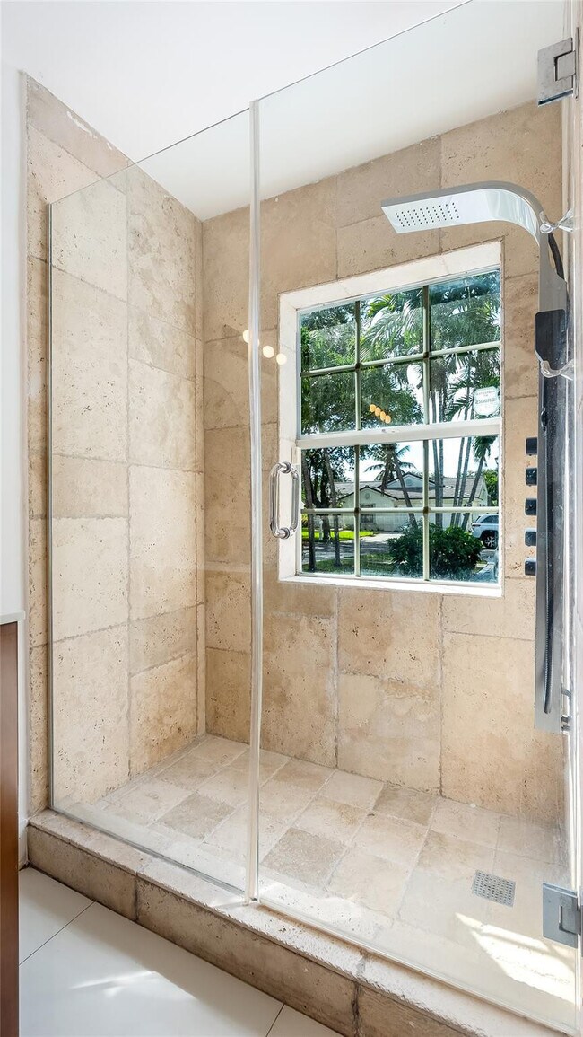 Building Photo - 1811 SW 124th Way