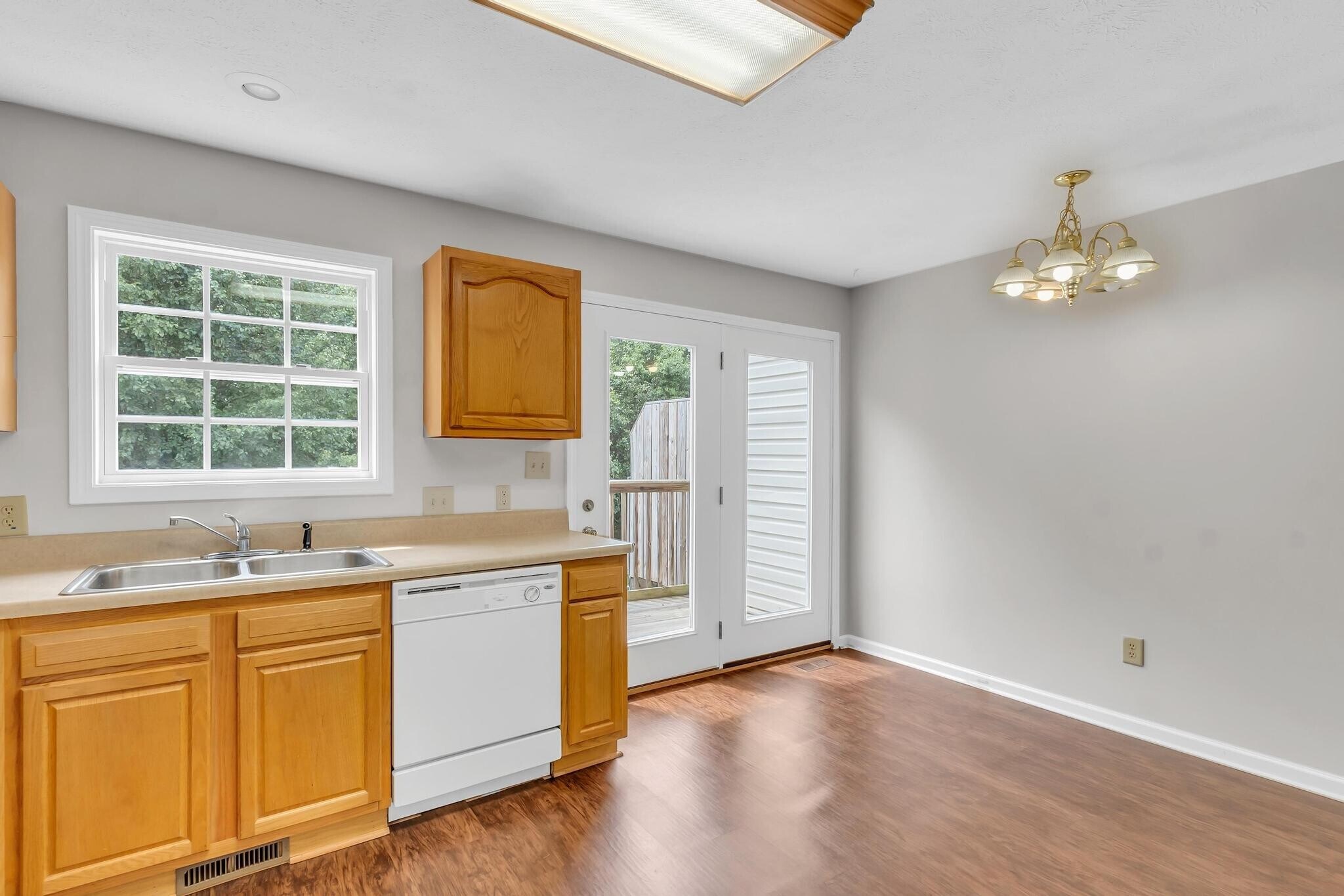 Building Photo - 228 Amanda Ln